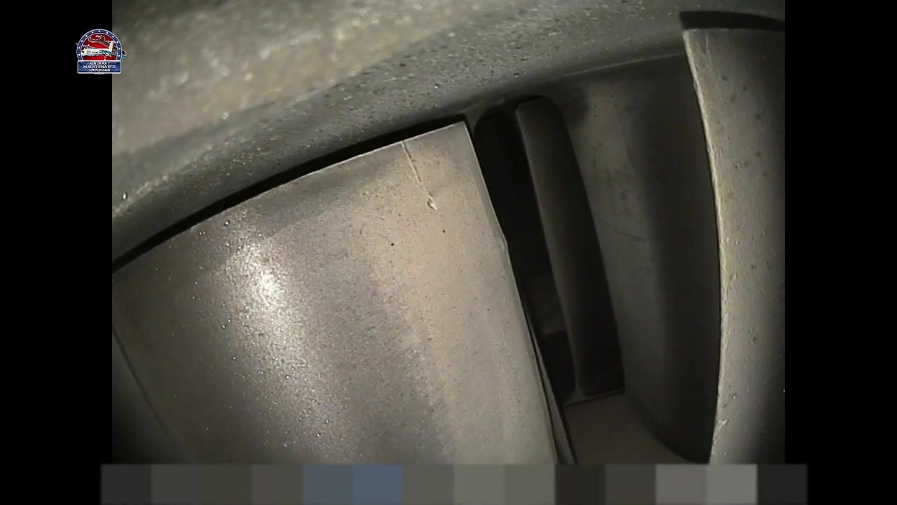 Turbine blade with visible surface discoloration or minor deposits and no structural damage