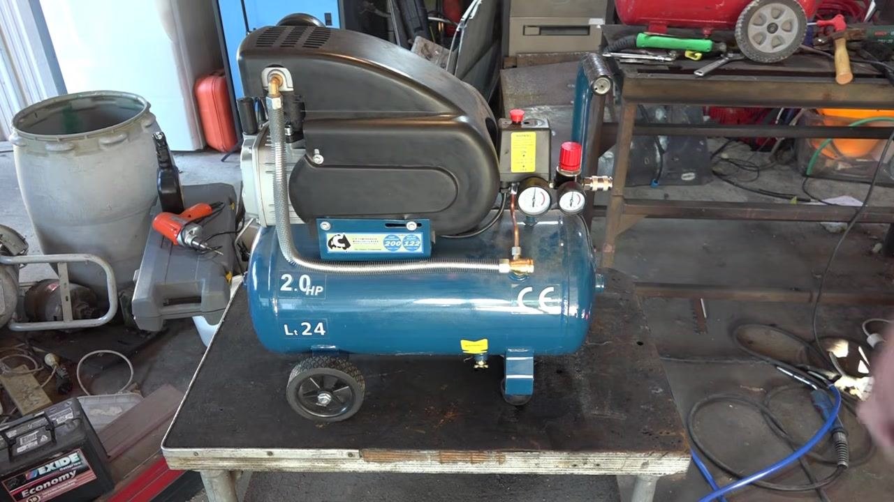 Close-up of the same pressure gauge with a finger still pointing at the reading