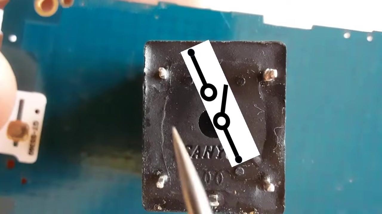 A pointer indicates the voltage options (12V, 24V, 28V DC) on the relay circuit diagram