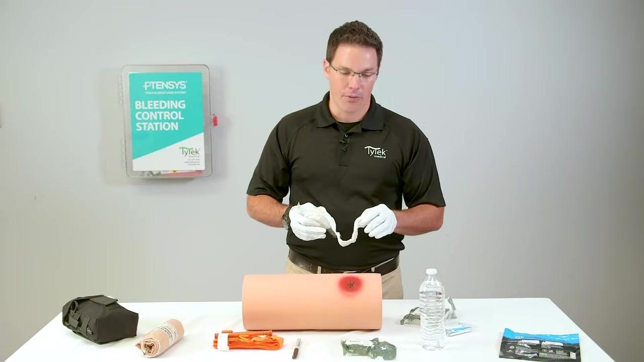 Explaining how the inner packaging keeps the gauze clean during handling.
