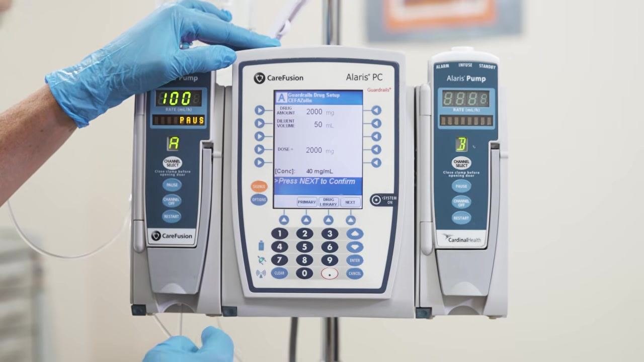 The confirmation screen shows Cefazolin 2,000 mg in 50 mL at a concentration of 40 mg/mL.
