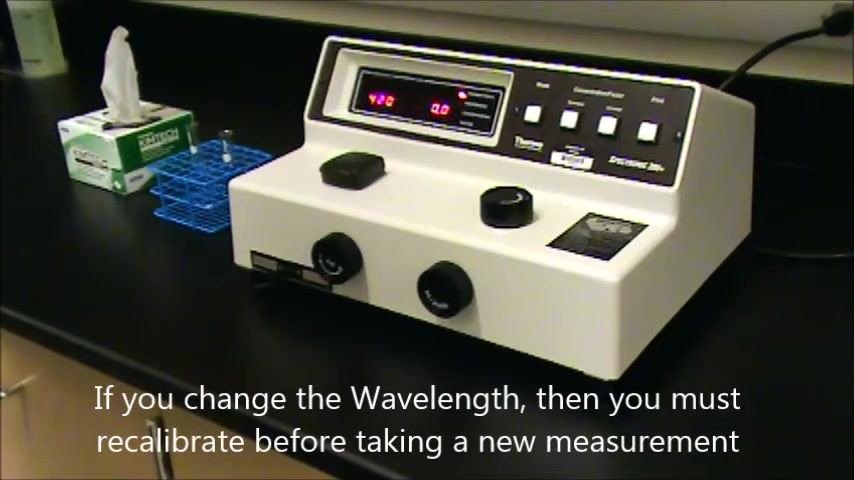 Hand pointing to the left control knob while the display shows 480 nm and 0.0