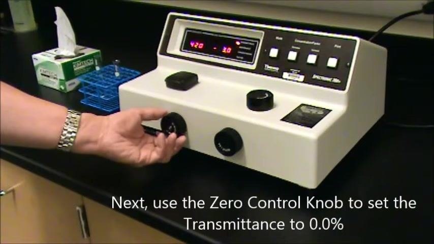 Hand turning the zero control knob while the display shows 420 nm and 0.0