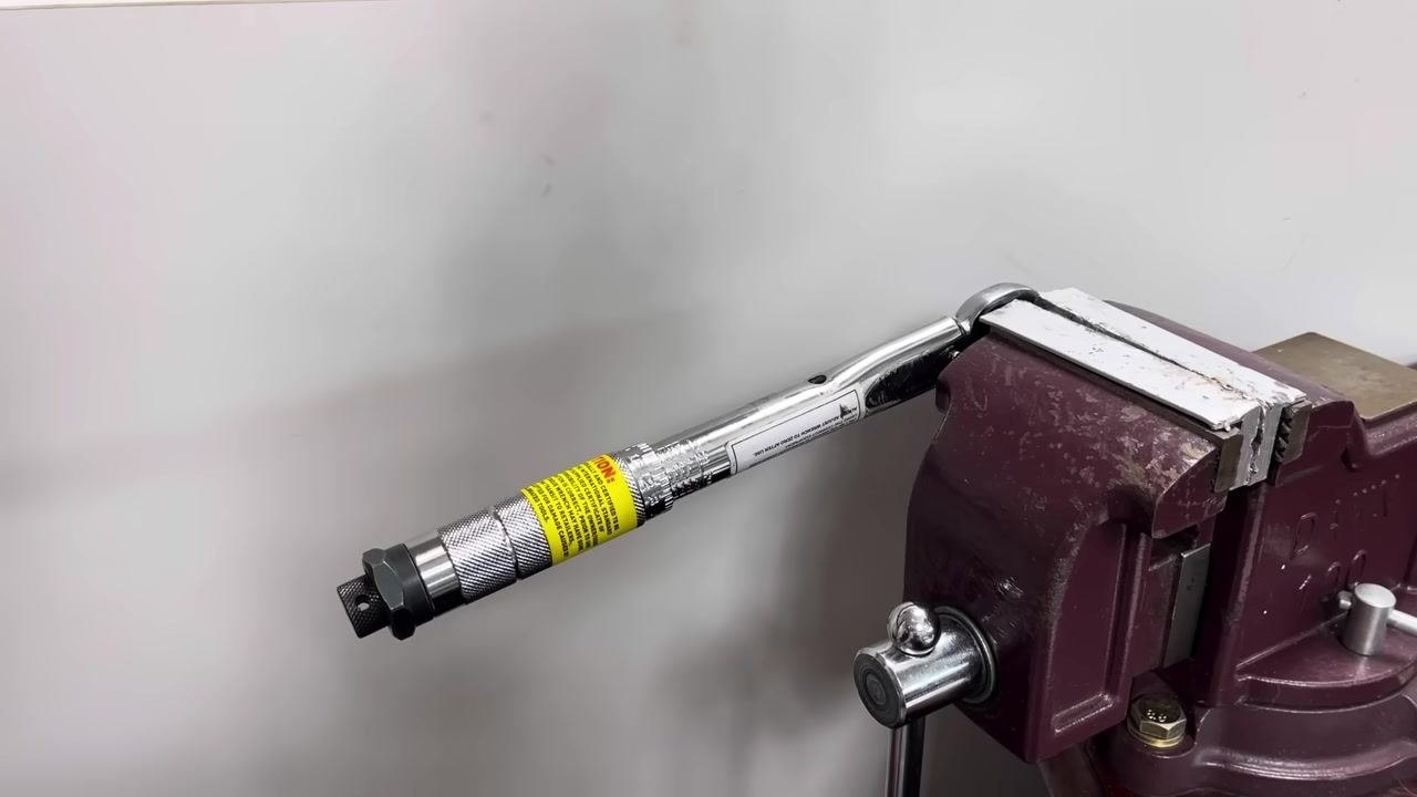 The torque wrench is clamped in the vice, set up for testing with a slightly higher force.