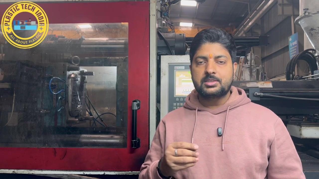 Presenter explaining the standard first-response troubleshooting steps for short mold issues, with the injection molding machine and control panel in the background.