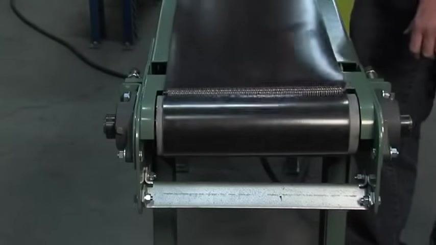 Observing the belt as it runs, nearly centered