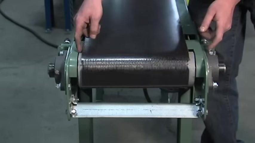 Conveyor belt running smoothly and centered