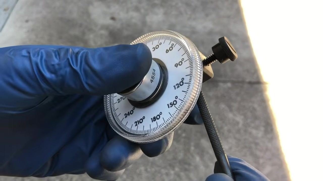 Gauge showing the pointer at 60 degrees, indicating the correct torque angle has been reached