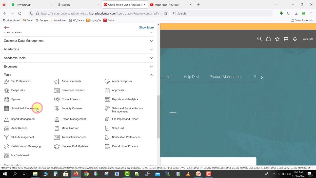 Navigator icon highlighted on the Oracle Fusion home screen, ready to be clicked.