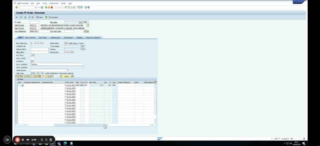 Material number 35900004 entered in the item table, with the cursor positioned in the "Order Quantity" field.