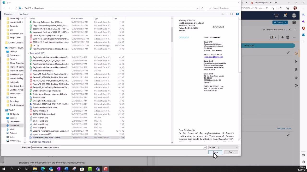 Create Draft dialog in Veeva Vault with options to copy from the current version or upload a new file. Purple arrows highlight "Upload new version from your desktop" and "Create new version from the existing version (Edit a word document)".